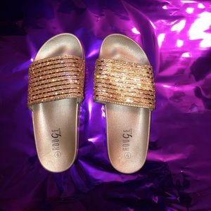 Rouge Helium Sparkle Slides